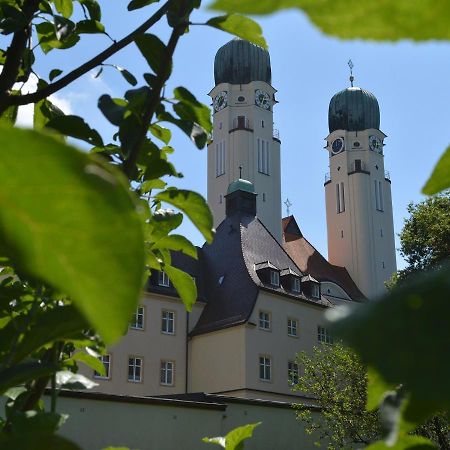 Gaestehaus Schweiklberg Фильсхофен-ан-дер-Донау Экстерьер фото