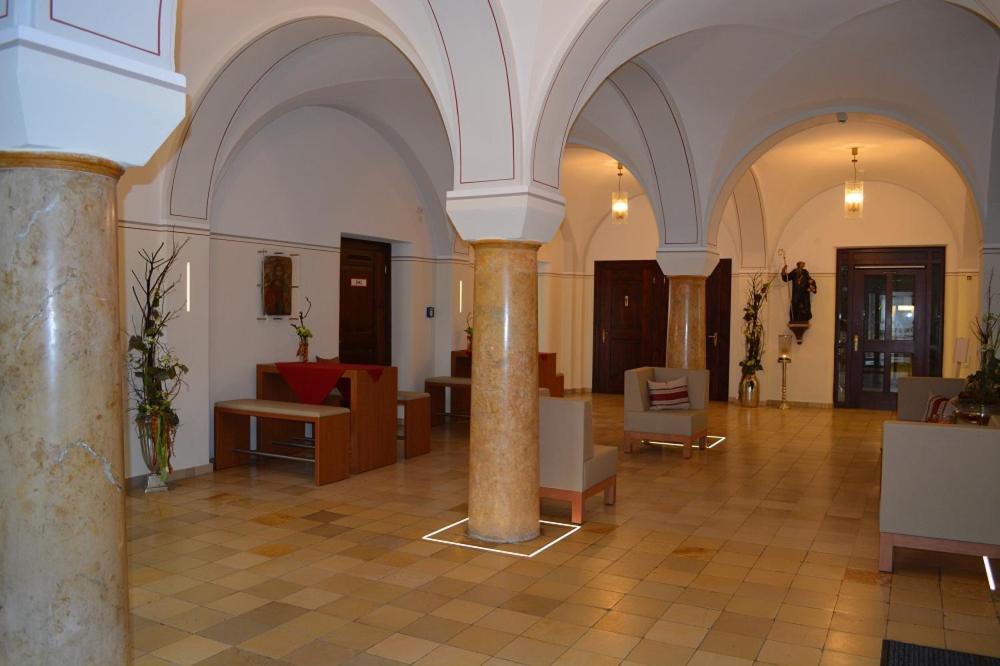 Gaestehaus Schweiklberg Фильсхофен-ан-дер-Донау Экстерьер фото