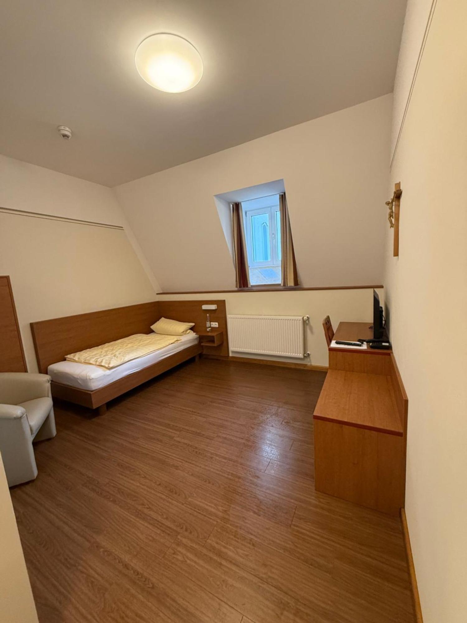 Gaestehaus Schweiklberg Фильсхофен-ан-дер-Донау Экстерьер фото
